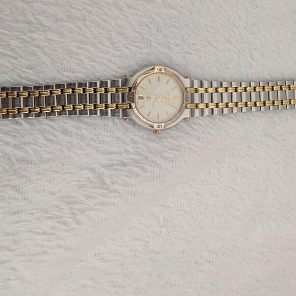 Authentic GUCCI 900L Quartz Two Toned Watch 26.5mm/7in - Picture 3 of 13